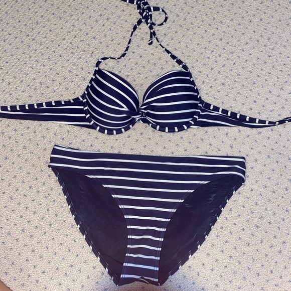 2 american eagle bikinis. Price is per bikini set